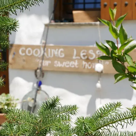 Karaiskos Agritourism Farm בית חווה *