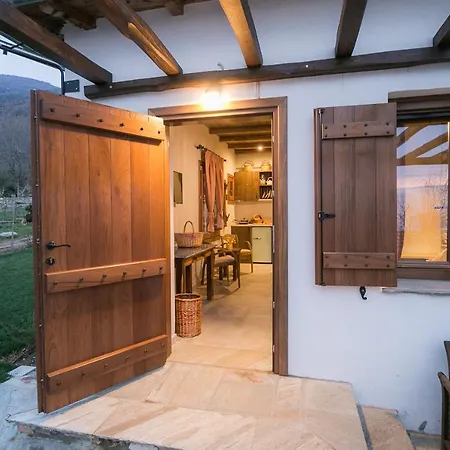 Farm stay Karaiskos Agritourism Farm